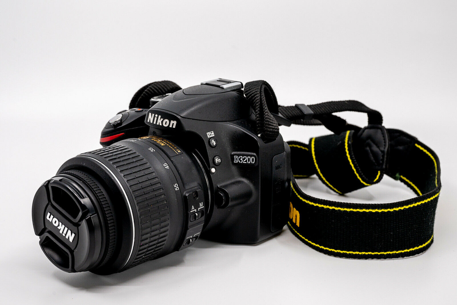 Máy ảnh nikon d3200 + kit 18-5mm - 24.1 megapixels - quay phim full-hd 1080p- đẹp 95%