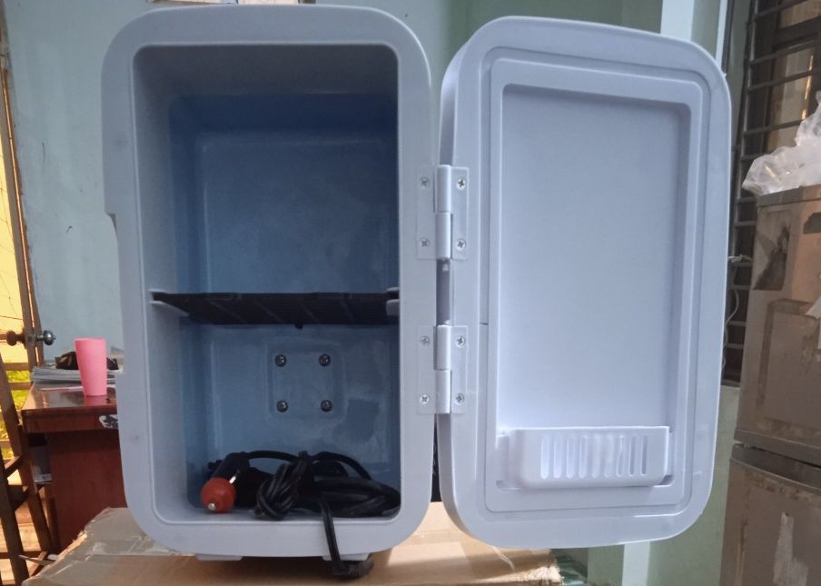 Tủ lạnh mini nóng lạnh 2 chiều - Tủ lạnh đựng mỹ phẩm - Tủ lạnh ô tô - Tủ lạnh xe hơi.Loại 8 lít