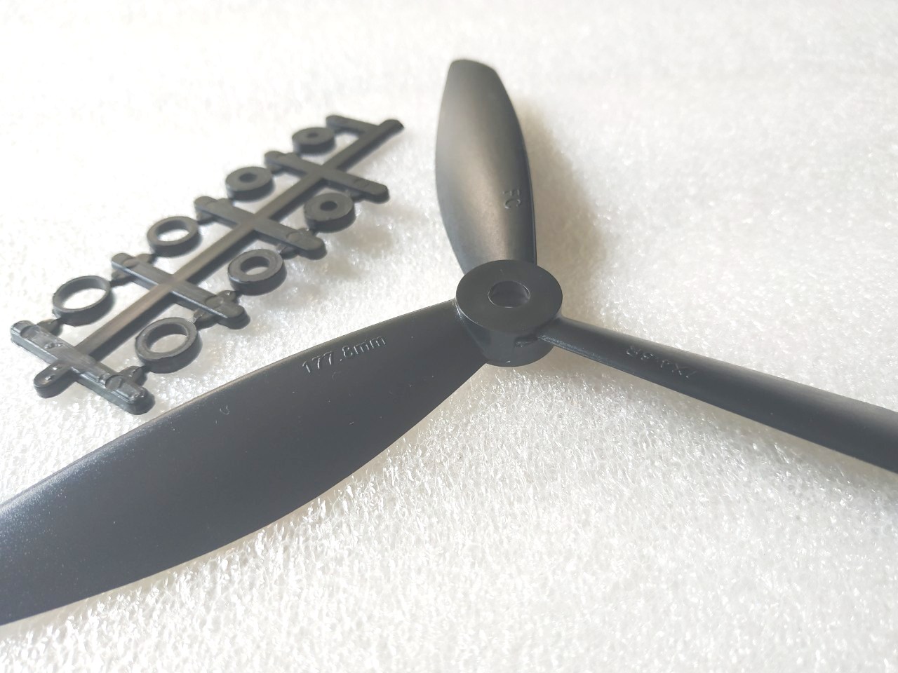 [HCM]Cánh quạt 3 lá Hobbyking thuận nghịch 7x4.5 dùng cho quadcopter máy bay cánh bằng làm quạt gió v.v.  (CQ059TN)