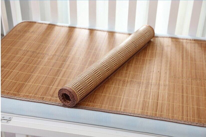 Chiếu trúc nâu mượt mát, chống hăm sảy cho bé