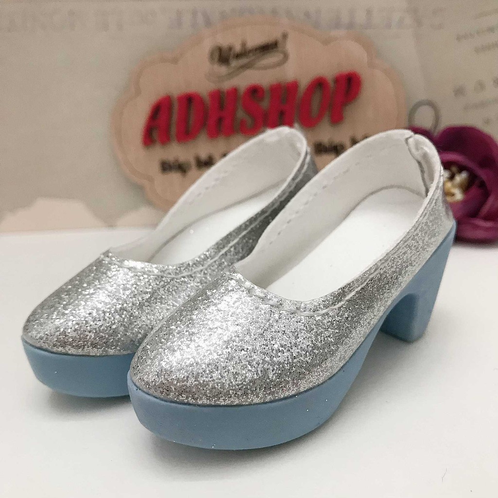 Giày cao gót kim tuyến cho búp bê 60cm