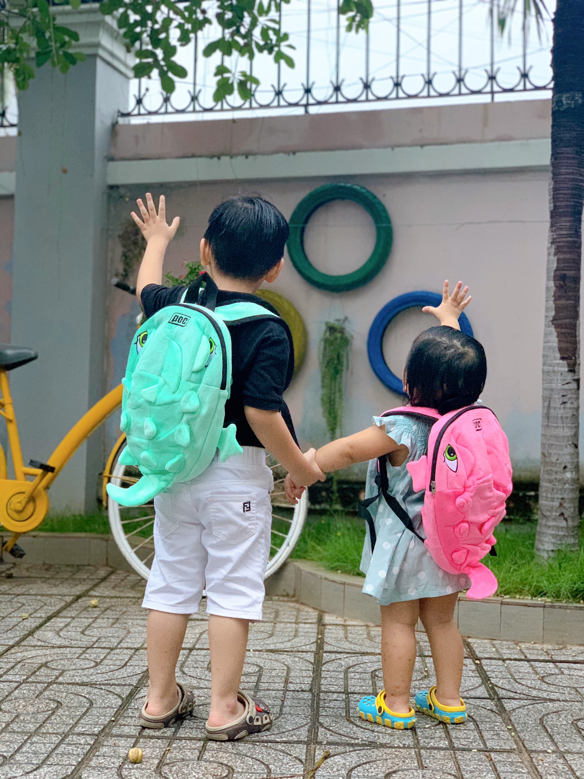 ( Loại bé) Balo khủng long đủ các màu loại vải nhung, dùng cho học sinh dưới lớp 3