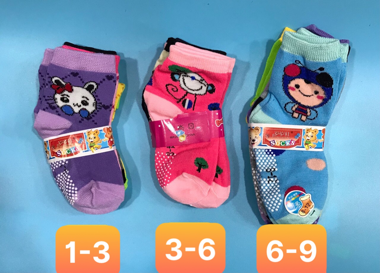 [HCM]Combo 6 đôi tất vớ bé gái trẻ em  1 đến 9 tuổi  có hạt nhựa silicon chống trượt  giao hàng nhiều màu khác nhau  ảnh thật  bảo đảm giao đúng hàng