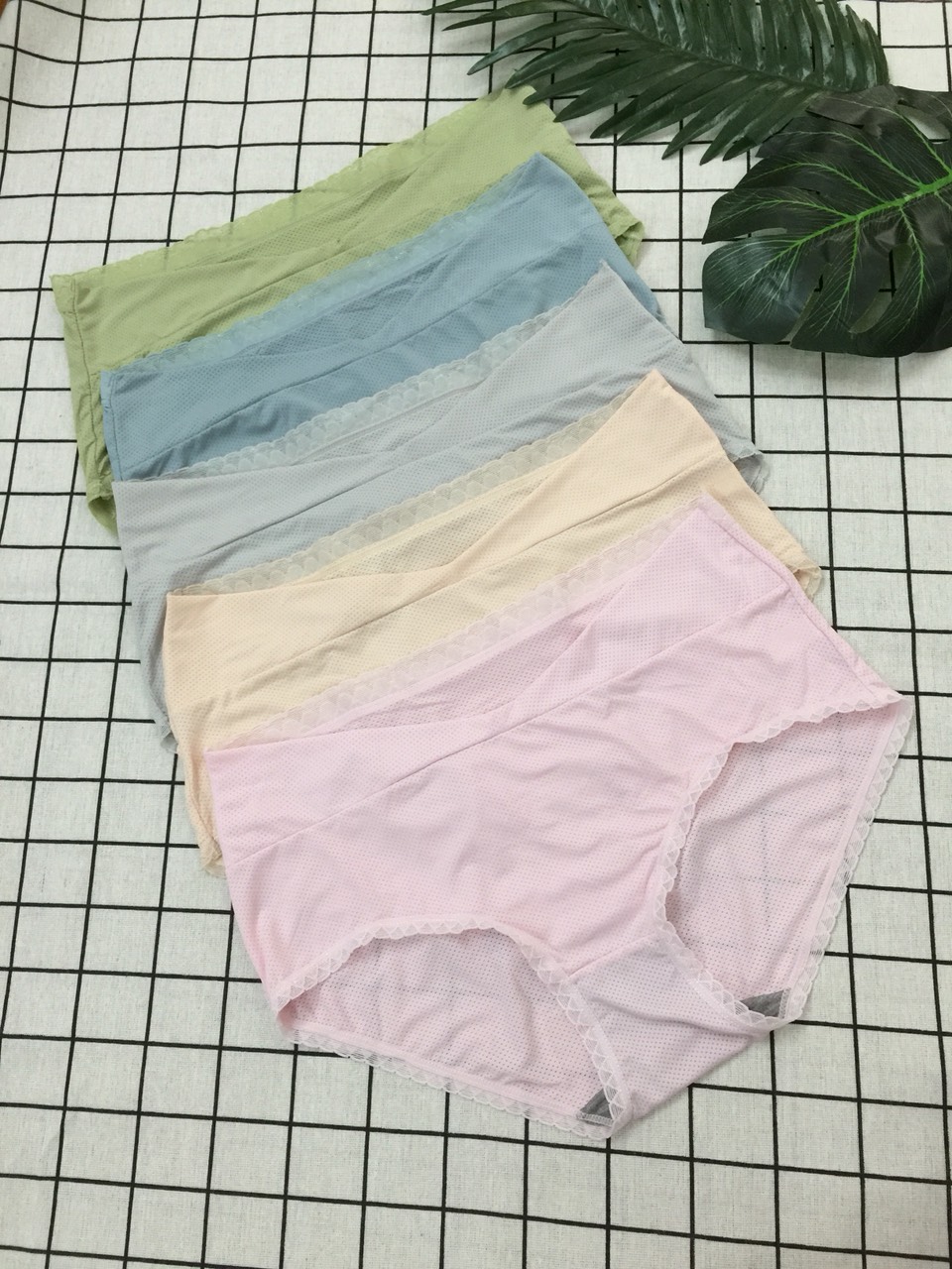 Quần lót bầu, quần lót cạp chéo sau sinh tránh chạm vết mổ Q888 chất su đúc co giãn