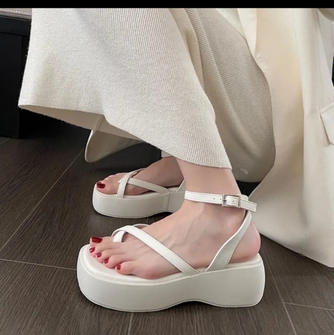 Dép quai hậu xỏ ngón đế bằng bệt Dép kẹp đế cao 7cm cực xinh siêu hot hit