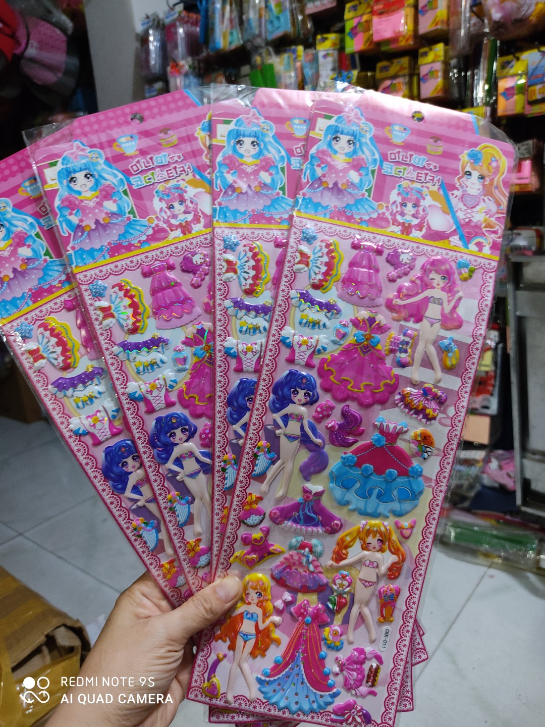 Bộ 3 hình dán thay đồ búp bê