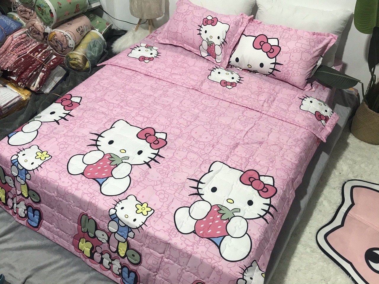 Chăn hè thu trần bông 3 lớp cotton poly 1m8x2m mẫu hello kitty ôm dâu