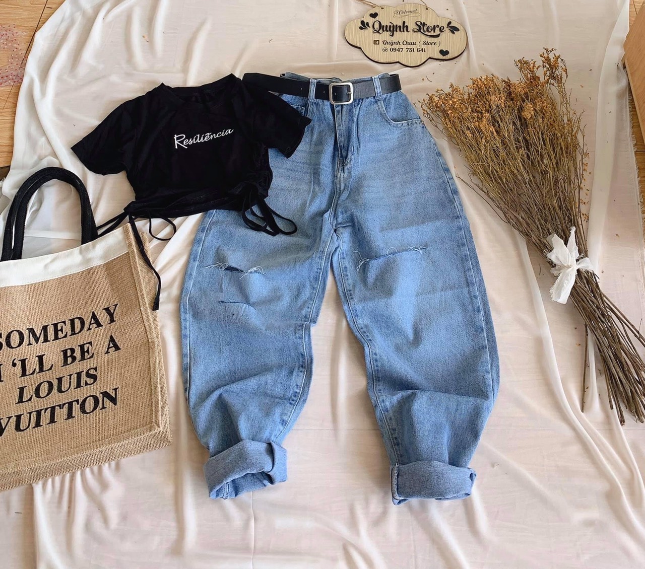 SET BAGGY JEANS XANH RÁCH 3 LINE + CROP RÚT DÂY THÊU CHỮ