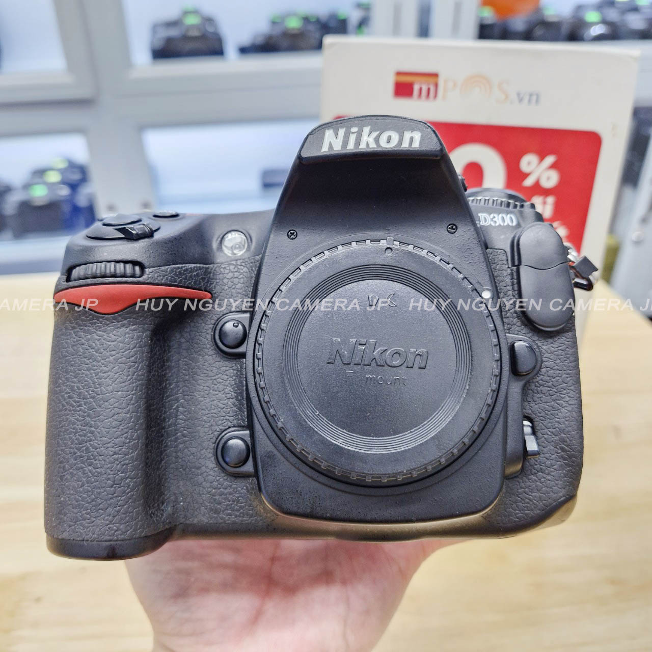 SALE XẢ KHO !! Máy ảnh Nikon D300 98-99.99% . ống kính Nikon 28 80 AF. DSLR Nikon . ngoại hình rất đẹp .