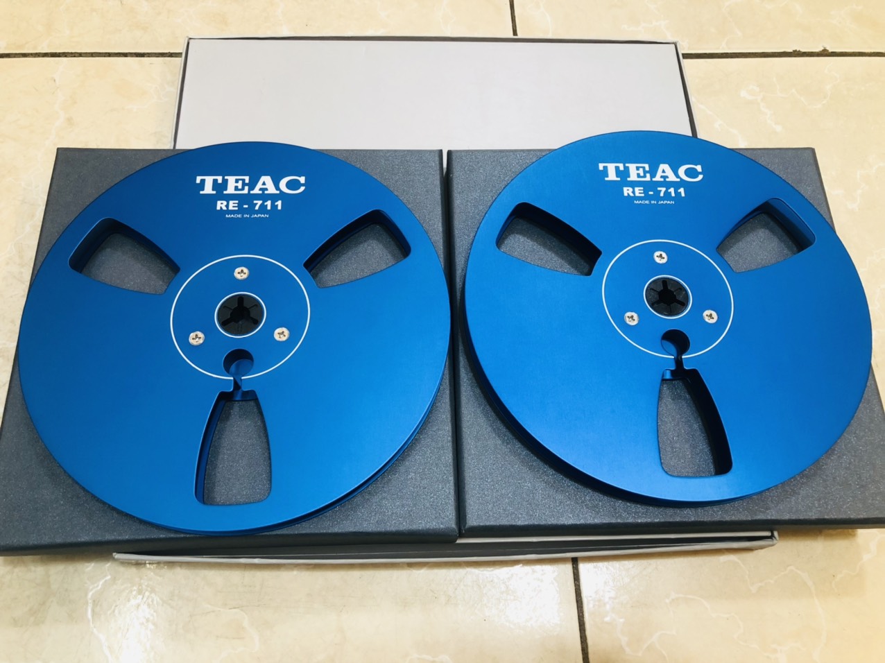 2 chiếc Xương nhôm băng 7 TEAC mầu xanh