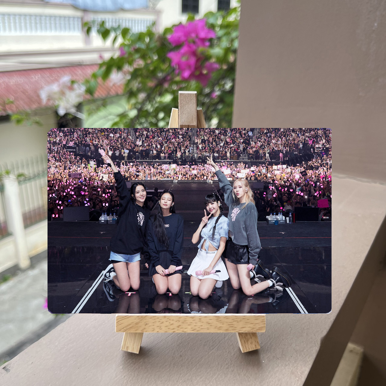 Khung ảnh Blackpink ( tặng kèm kệ gỗ)