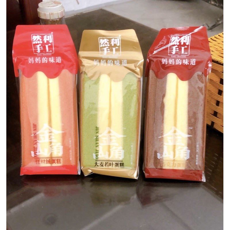 Bánh bông lan tam giác 3 vị (dâu, socola, matcha)