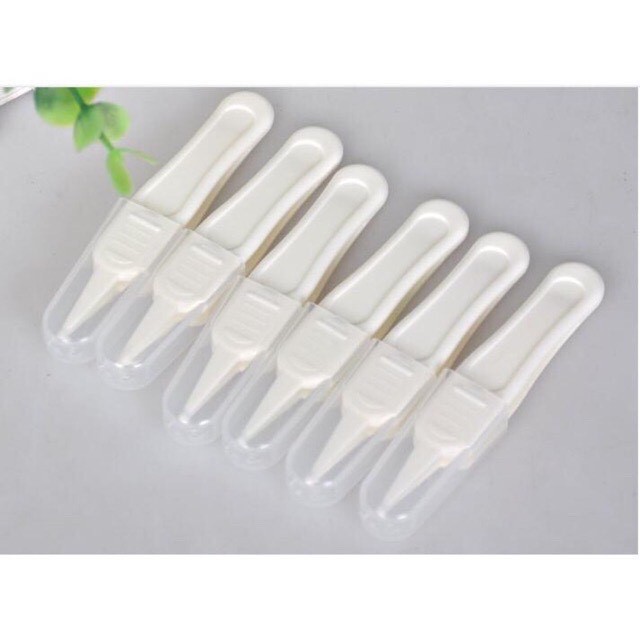 Dụng Cụ Gắp Gỉ Mũi Cho Trẻ Em (Nhựa)