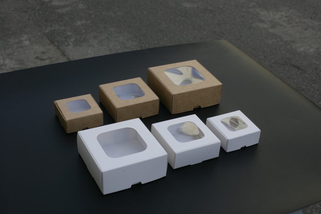 50 cái Hộp số 27 - Hộp giấy siêu mini đựng quà tặng nhỏ có mặt kính