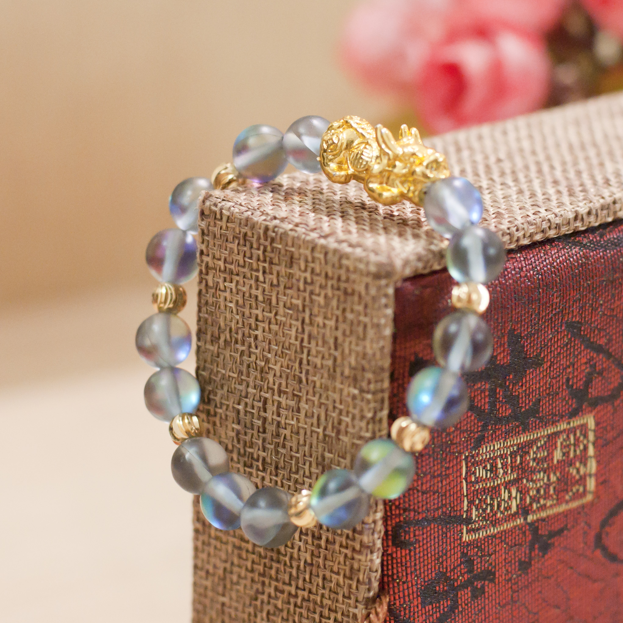 Vòng nữ đá ánh trăng mix tỳ hưu - Moonstone nhân tạo màu trắng size 8 ly V110-8