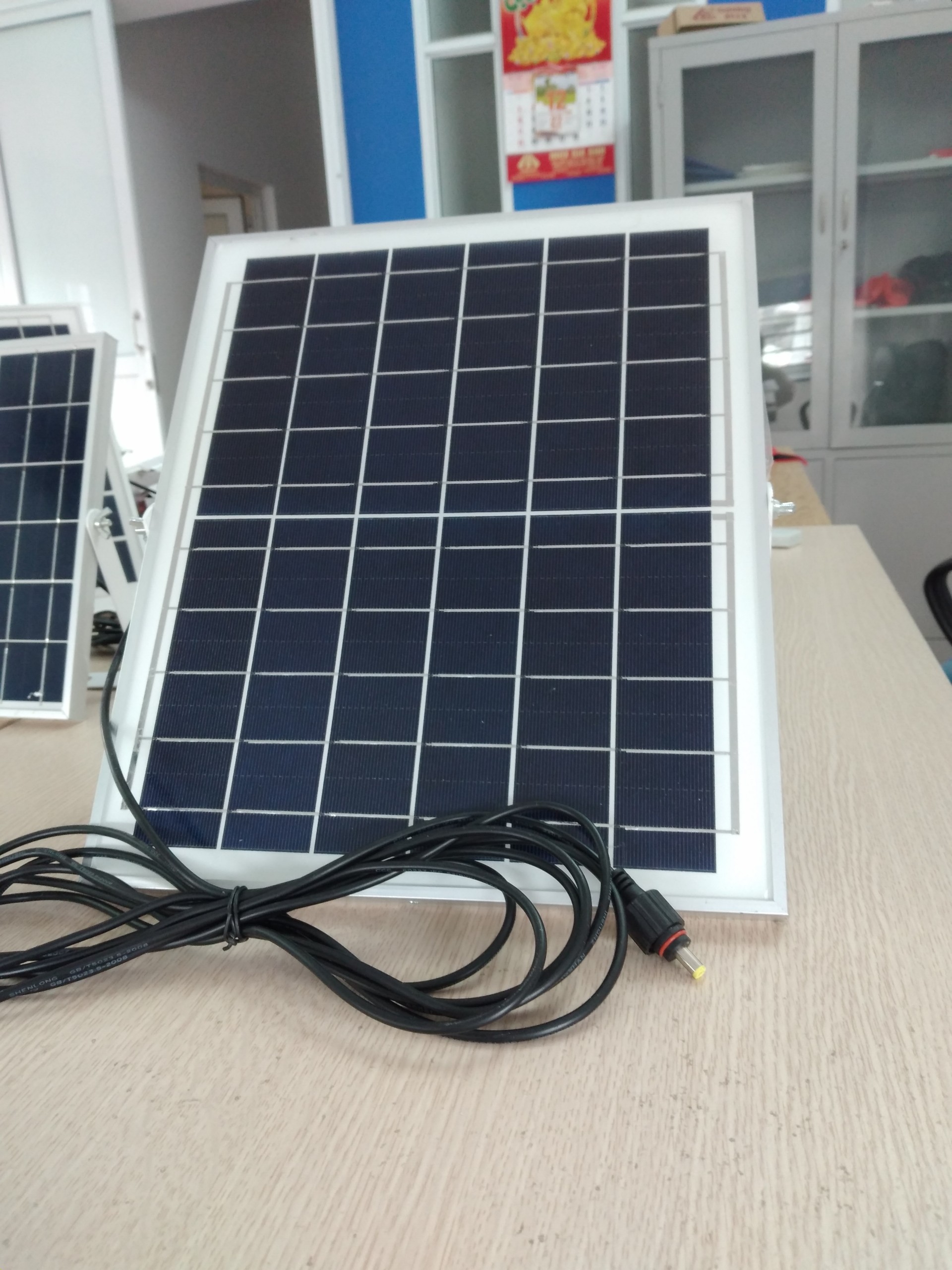 Tấm Pin Poly 6v/15w (Kèm dây nối 5m - loại 1 chân cắm)