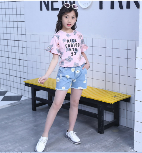Bộ quần áo bé gái Đồ bộ bé gái mùa hè gồm áo thun hồng in bông hoa tay xòe lỡ và quần Jean mài tua rua in bông hoa - BBG010 cho bé từ 3 4 5 6 7 8 9 10 11 tuổi nặng 13 đến 20 25 30 35 40 kg