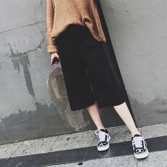 Quần short nữ , Quần ống rộng lửng nữ vải vitex cực đẹp , Thiết kế cạp đỉa kéo khóa giữa , phù hợp đi chơi ,du lịch hay dạo phố