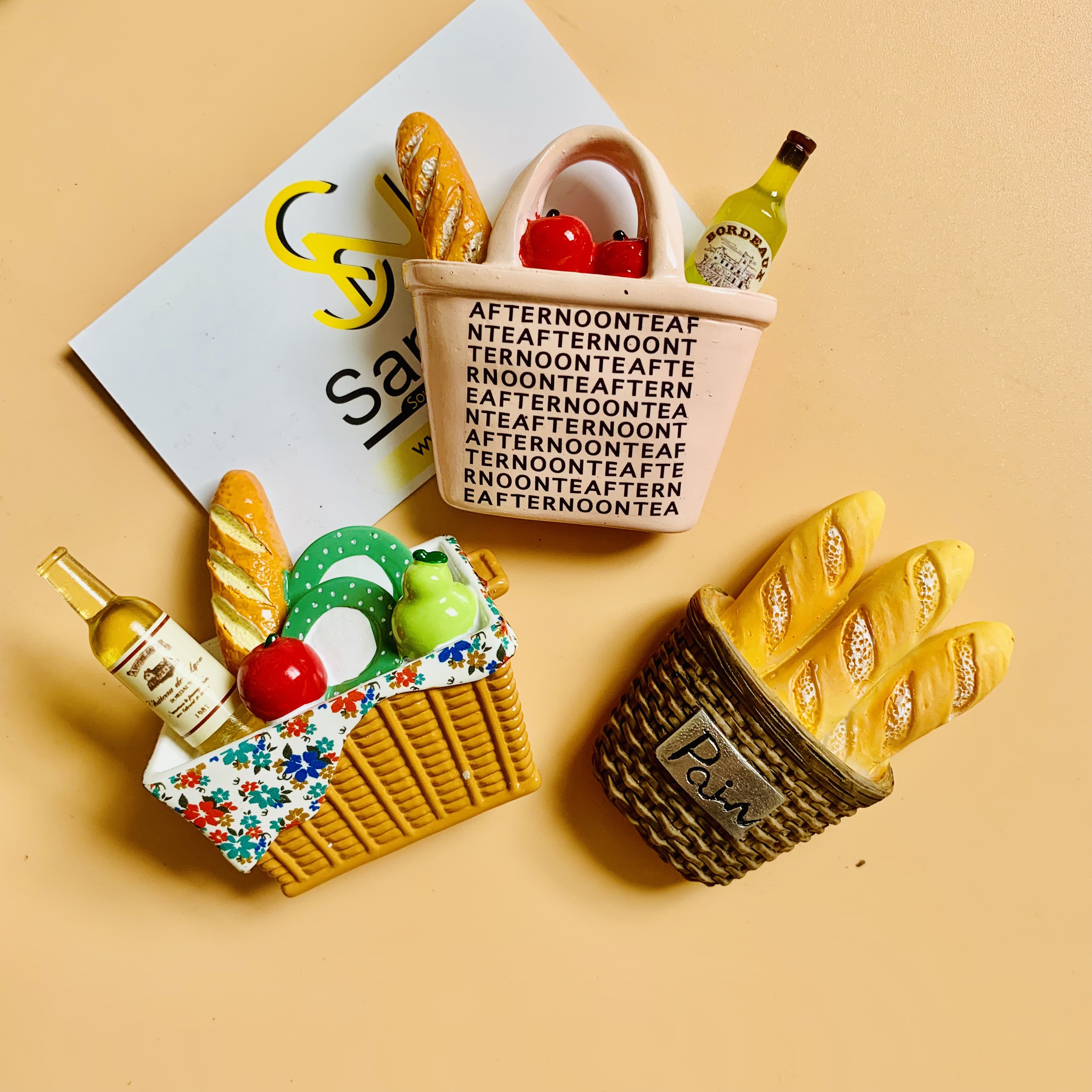 Nam châm hít dán dính trang trí tủ lạnh, tủ sắt, kệ sắt, lò viba, lò nướng phong cách Châu Âu (Combo 3 cái như hình)