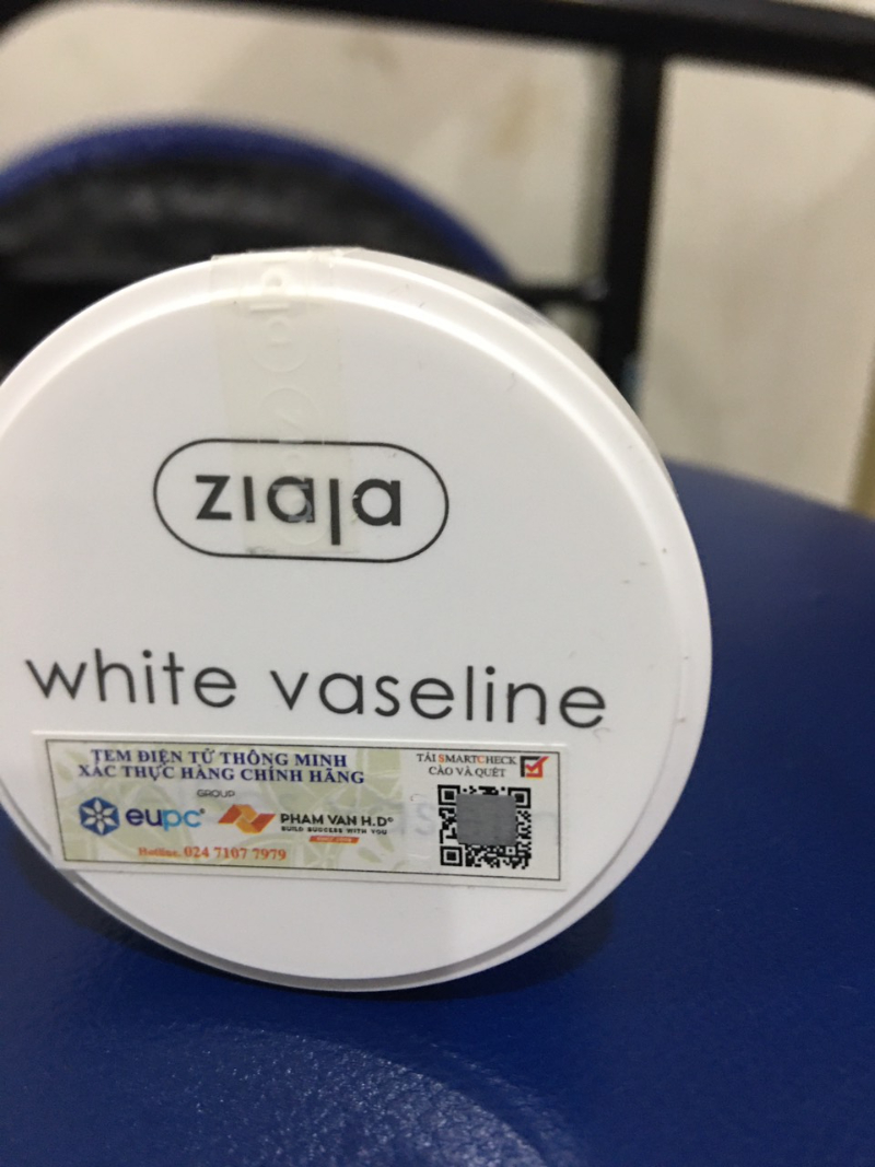 Sáp Vaseline dưỡng tái tạo da Ziaja white Vaseline