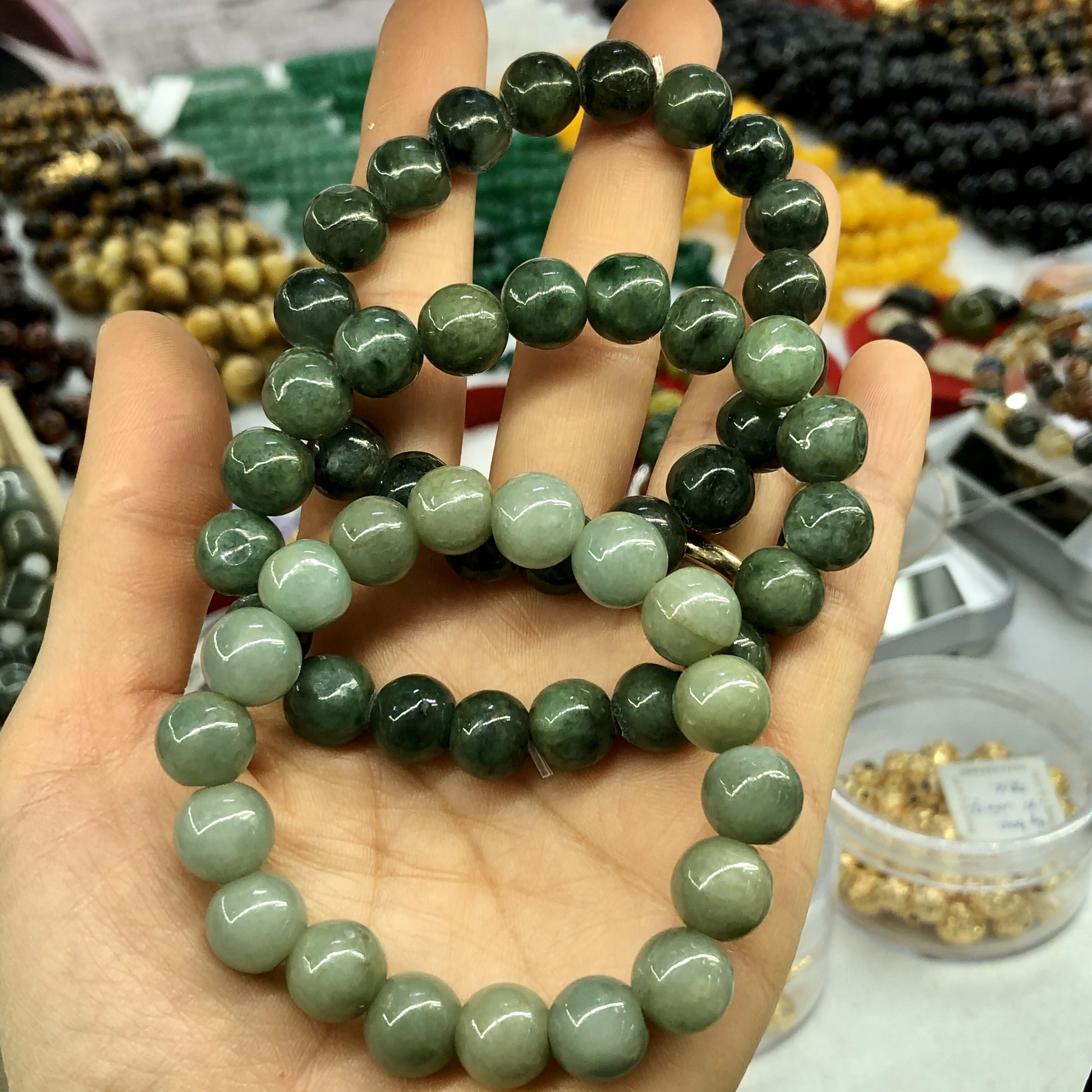 Vòng tay Ngọc Cẩm thạch tự nhiên 10mm màu xanh - Cẩm thạch Myanmar tự nhiên