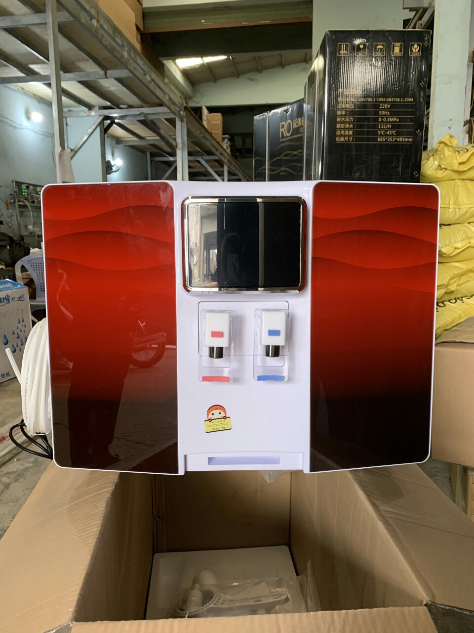 Máy lọc nước treo tường nóng lạnh nguội