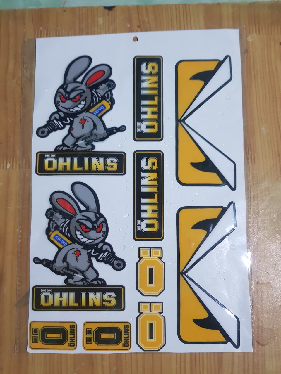 Tem dán nổi xe thỏ điên ohlins, mắt
