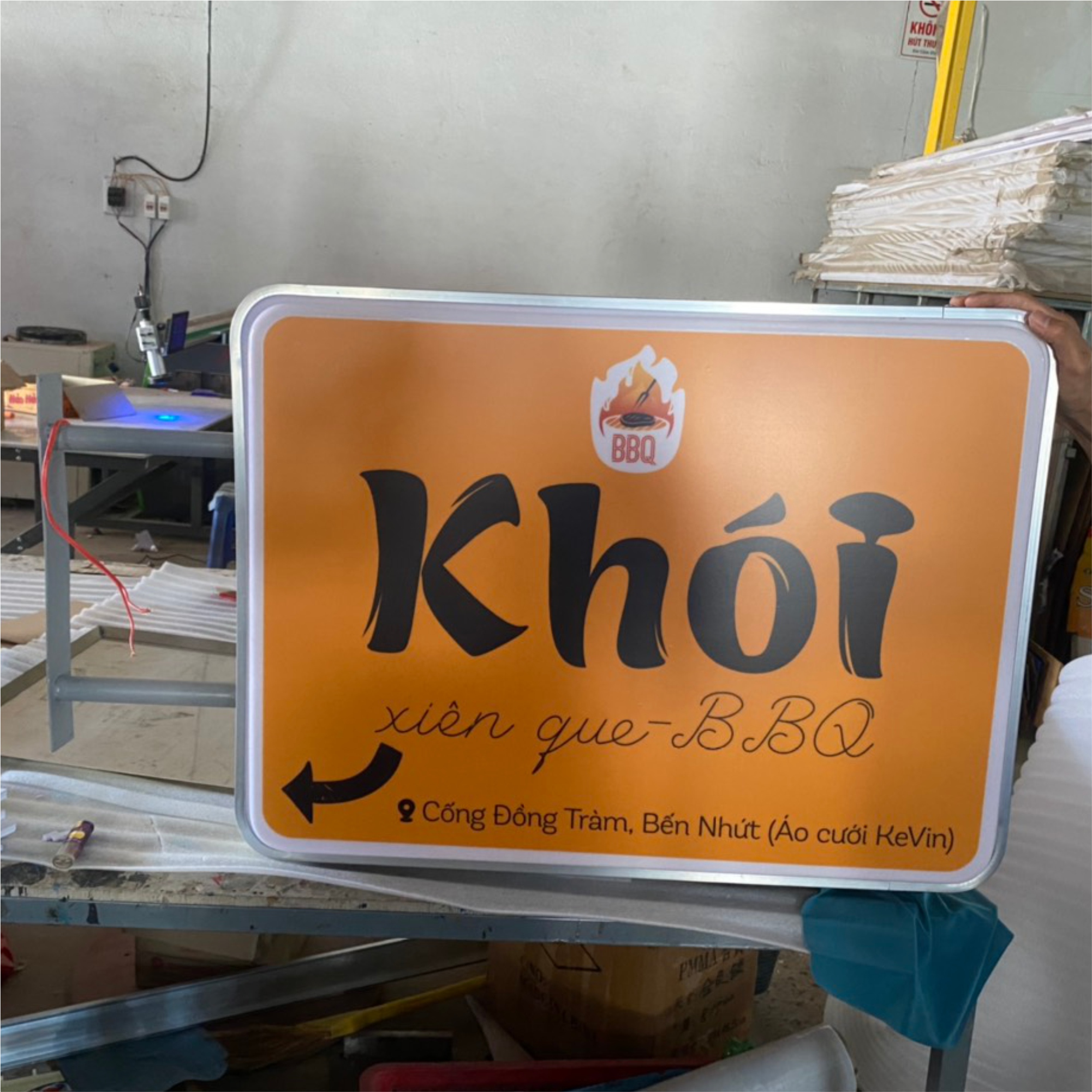 Hộp đèn quảng cáo shop, tiệm nail.... mica hút nổi - hình chữ nhật