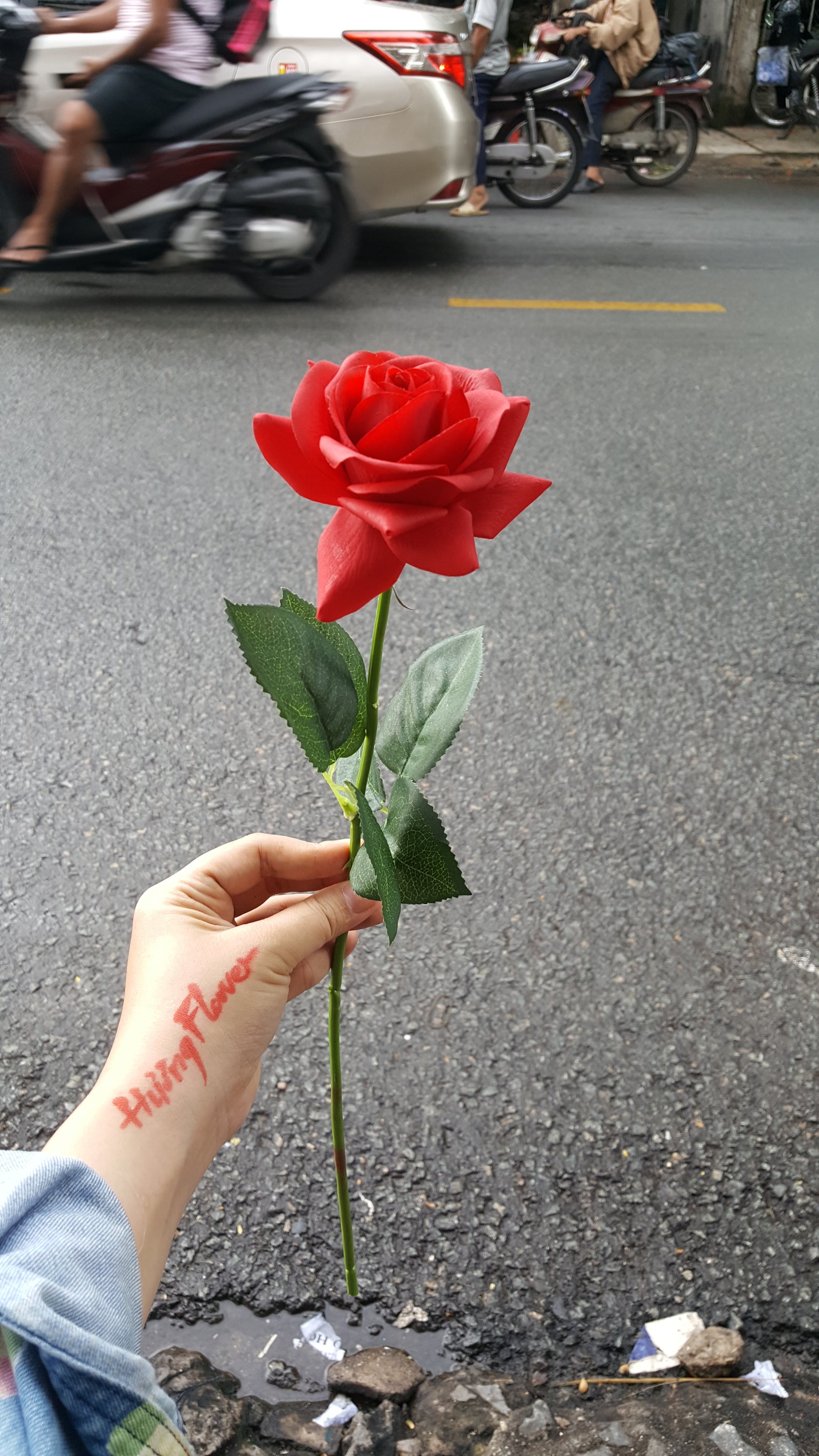 Hoa hồng 1 bông bằng cao su - Hoa giả - Hương Flower