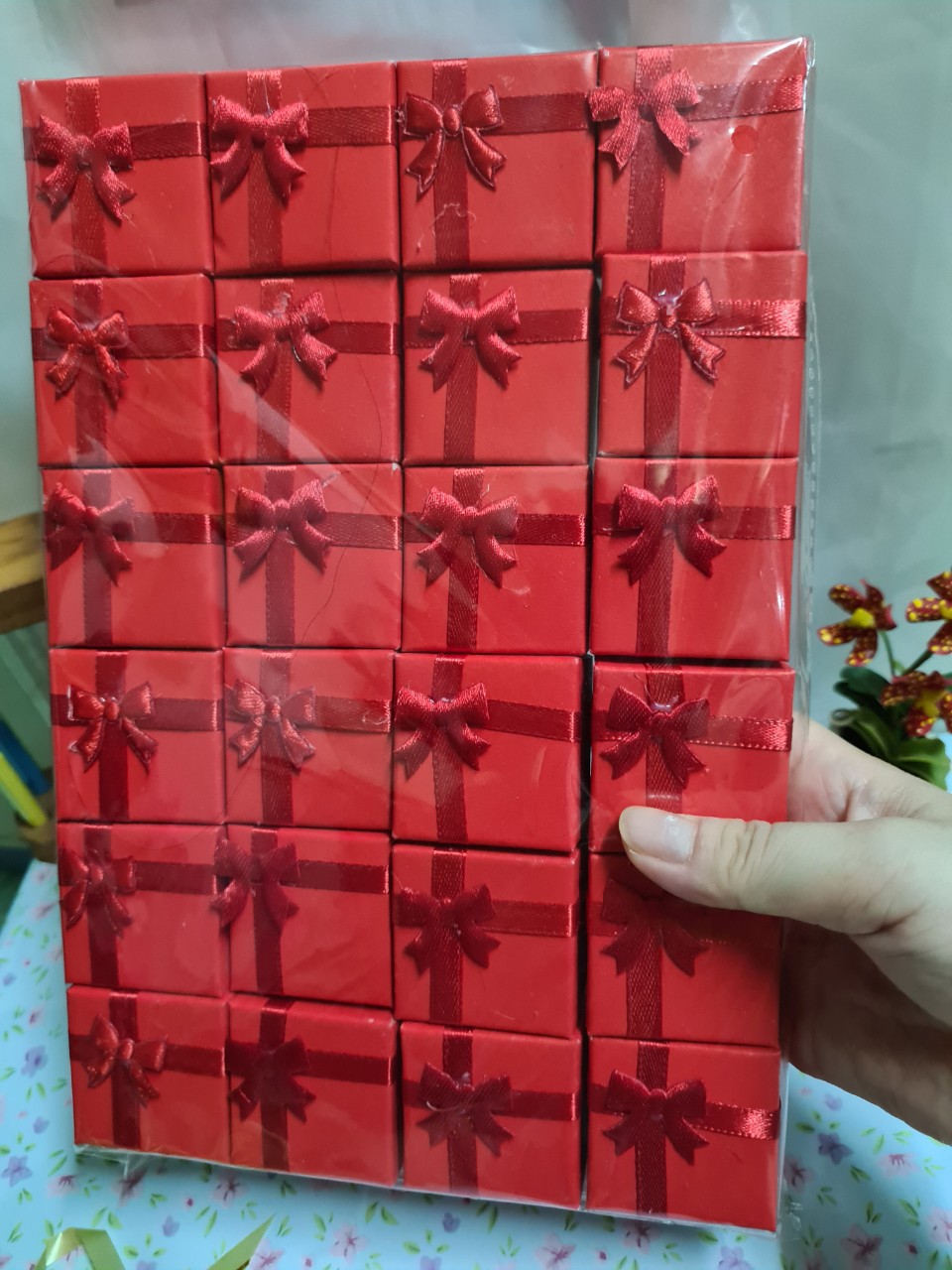 Hộp nhẫn đỏ nơ ép combo 24 cái