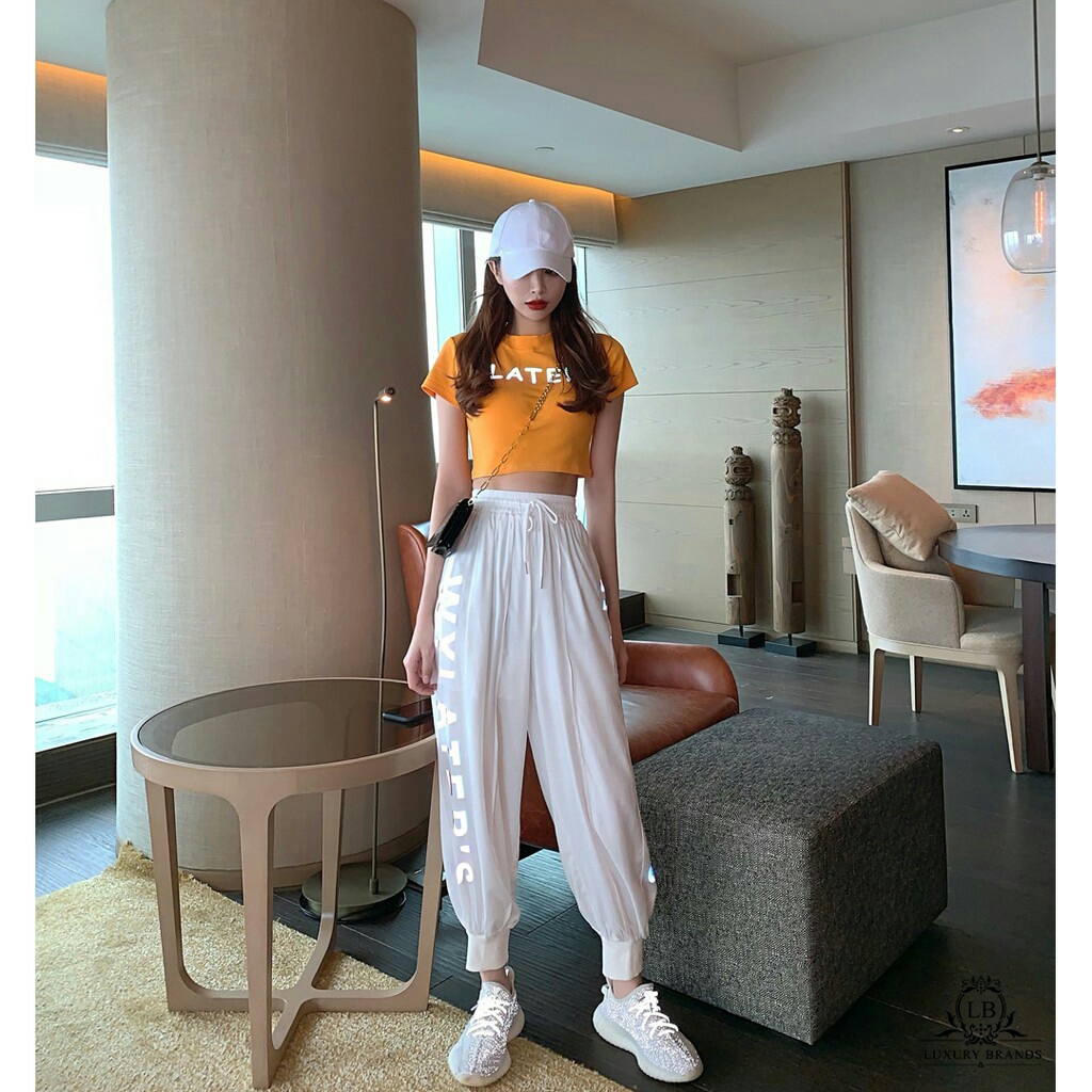 SET SPORTY GIRL ÁO THUN PHÔNG CROPTOP CỘC TAY QUẦN THỂ THAO NỮ CẠP CAO BÓ ỐNG CHỮ PHÁT SÁNG ULZZANG