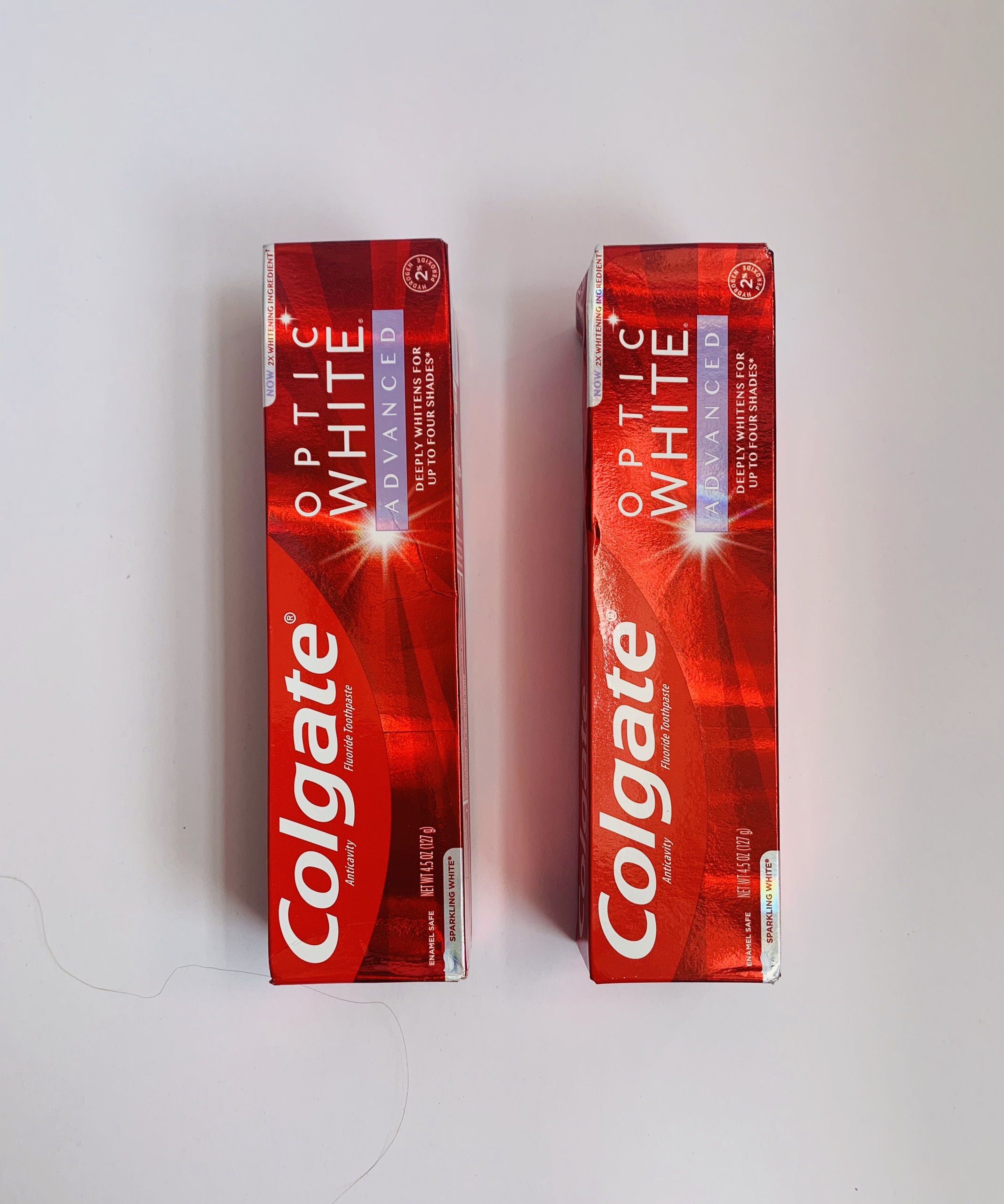 Kem đánh răng Colgate Optic White 130g