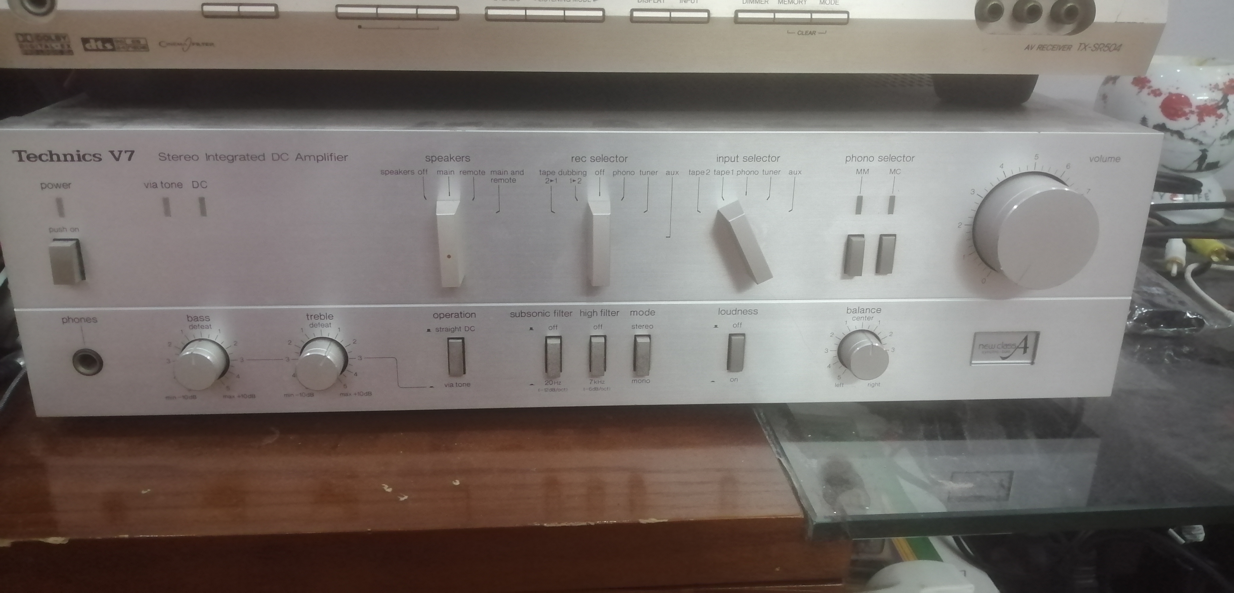 Amply Technics V7 Mặt Phay Trắng Đẹp Lung Linh, Chạy 4 Sò Than Sk Công Suất 140W. Điện 100V, Made In Japan.