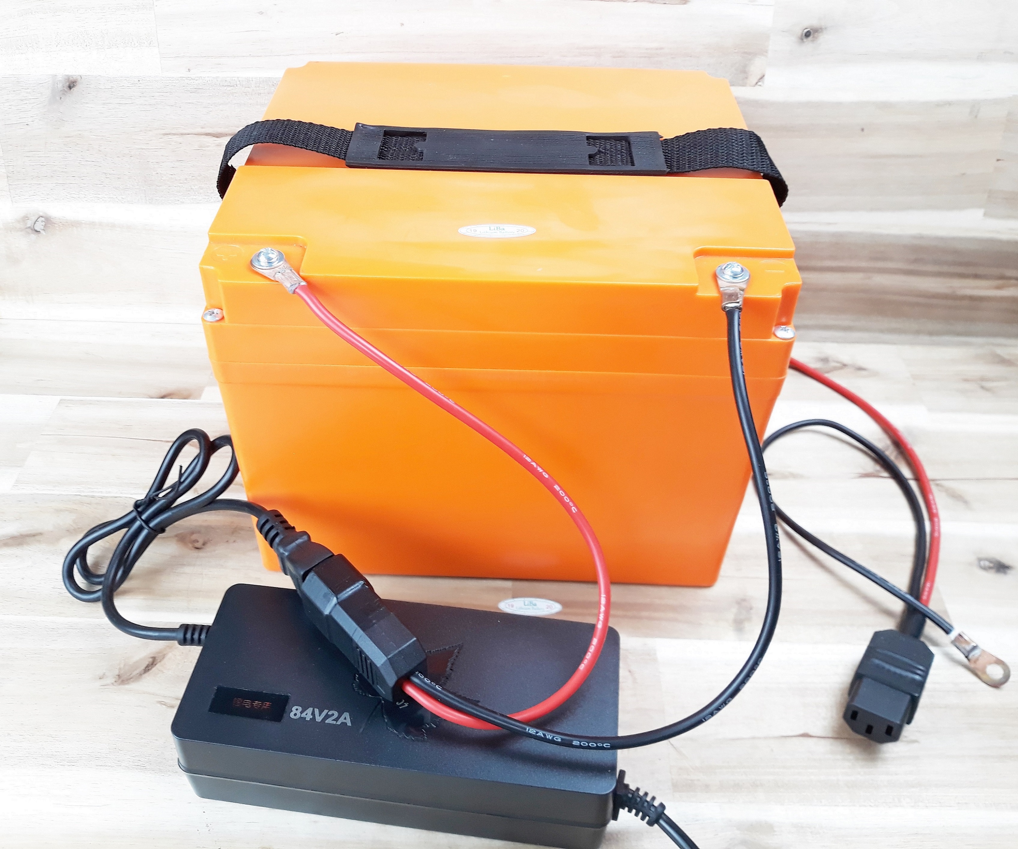 [HCM]Pin Lithium 74V 21Ah Pin Xe Máy Điện thay 6 bình Ăcquy 12 V kèm theo sạc 84V 2A - Liba