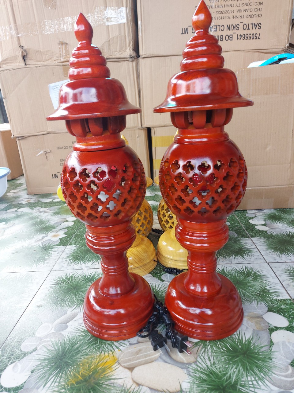 Cặp đèn thờ gỗ xà cừ cao 48 cm