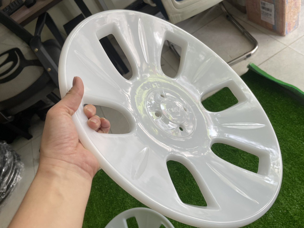 [Giá hủy diệt] Chụp mâm ốp lazăng chưa sơn R16 cho xe tải bằng nhựa dẻo kèm bass