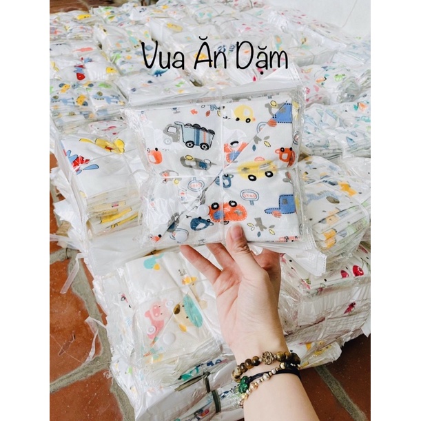 Yếm Tam Giác Cotton Có Nút Bấm Tiên Lợi Cho Bé