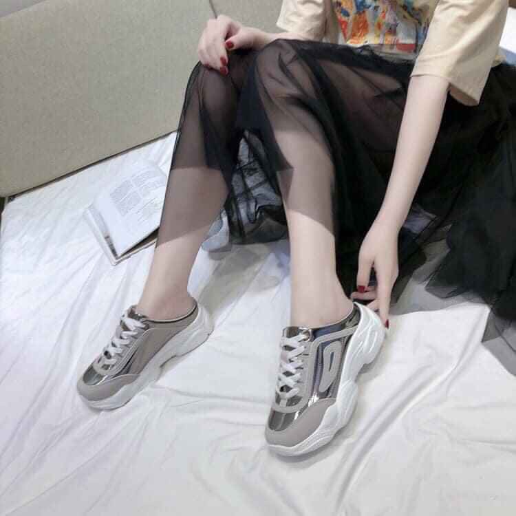 Giày sục thể thao mới hót