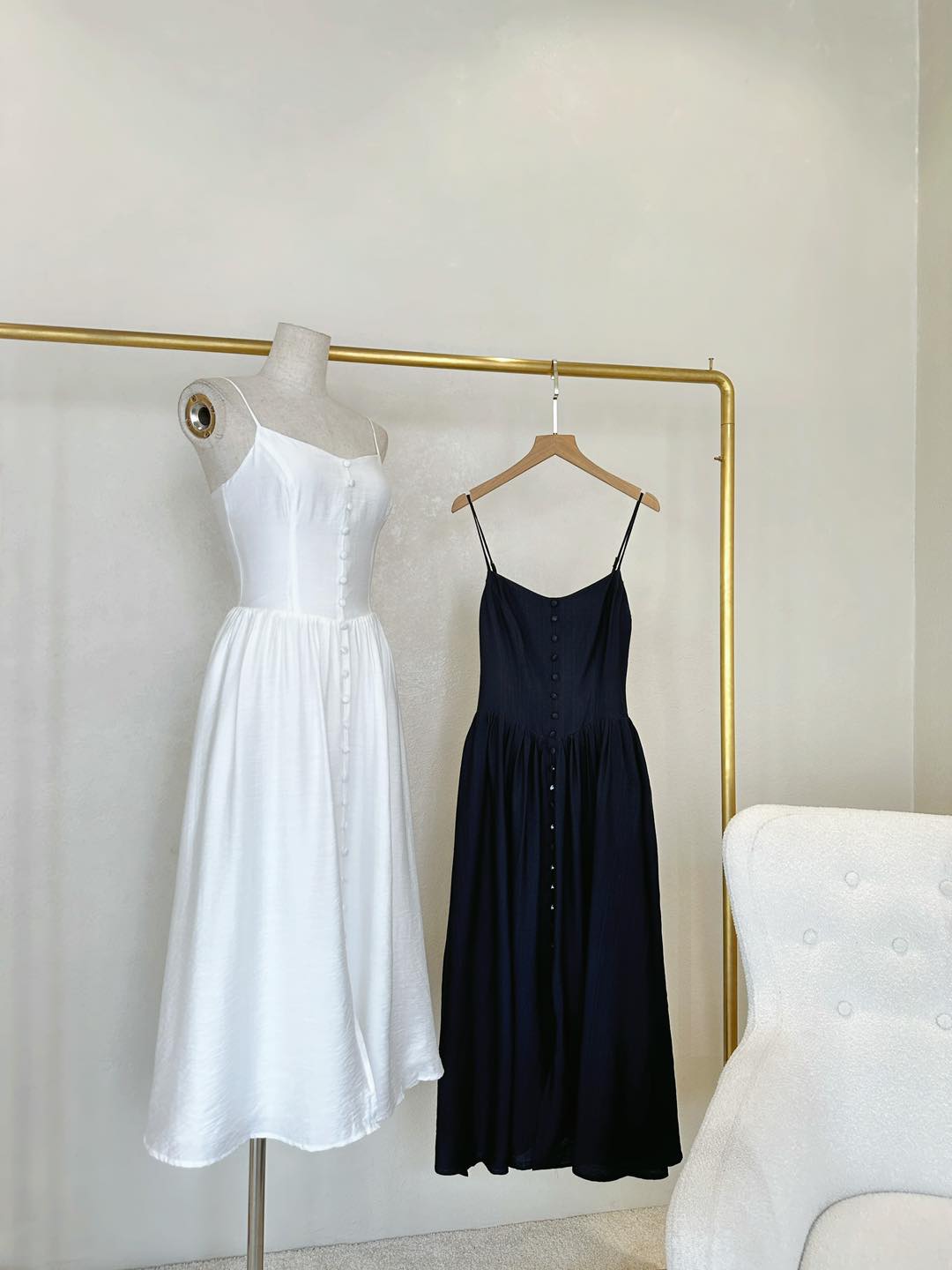 Đầm maxi 2 dây nút bọc dáng xòe