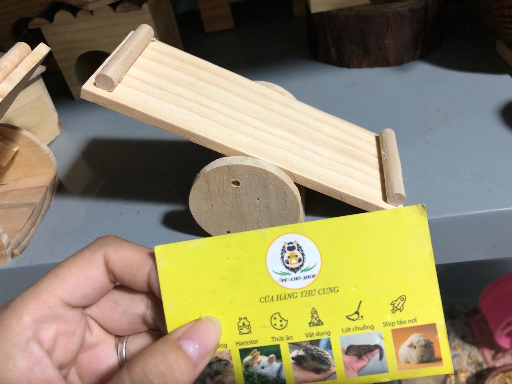 Bập bênh gỗ cho hamster hoặc trưng bày trang trí.