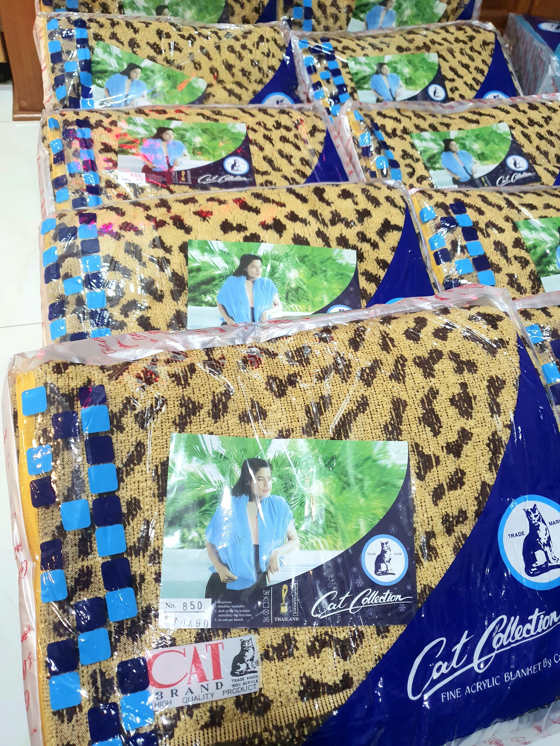 CÓ VIDEO. Mền lông chỉ dệt lâu đời của Thái hiệu con Mèo (CAT) BEO NÂU 2m3 x 1m6