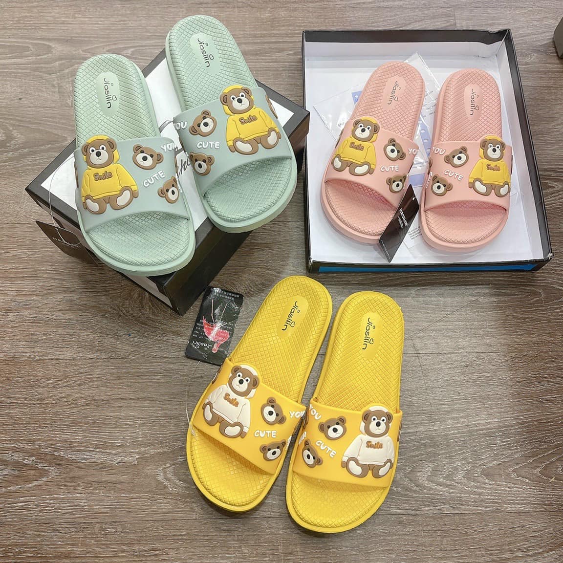 Dép bảng nhựa gấu cute