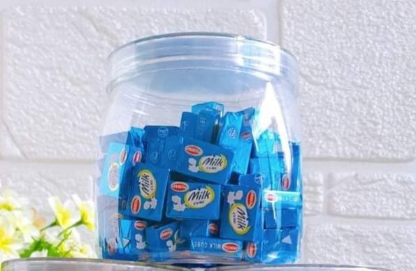 Một hủ kẹo sữa bò nén Milk cube Apreso Hongkong hủ 485gam 120 viên