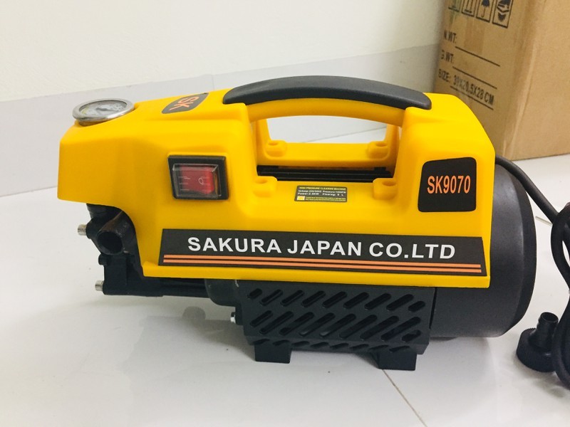 Xả Kho Giảm Giá Máy Rửa Xe Mini Cao Cấp Sakura, 2300W, Đánh Bay Mọi Vết Bẩn .TẶNG PHỤ KIỆN THEO MÁY ĐẦY ĐỦ.súng dài .dây 10m.kim thông súg.