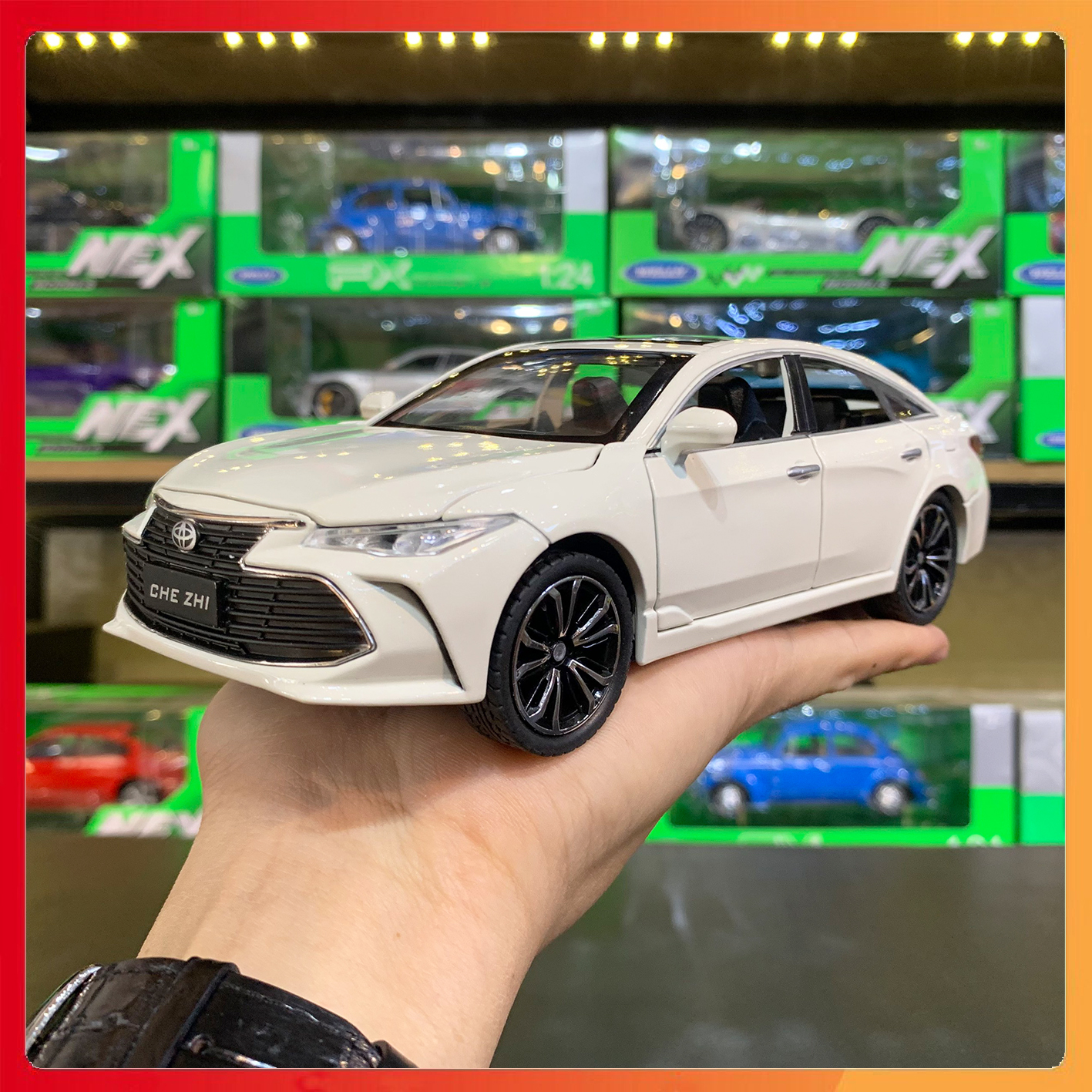 Mô hình xe Toyota Avalon tỉ lệ 1:24 Chezhi