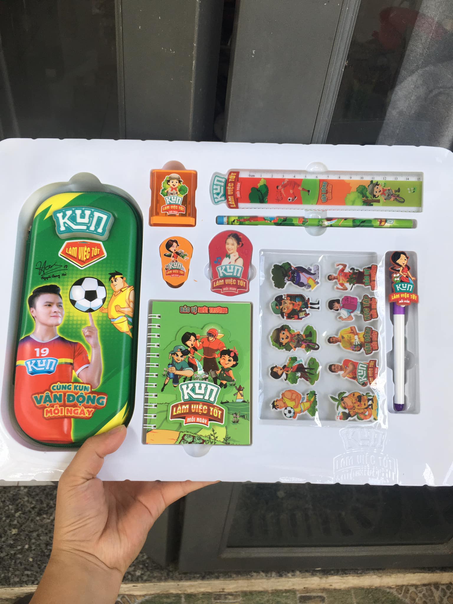Bộ dụng cụ học tập 9 món của kun