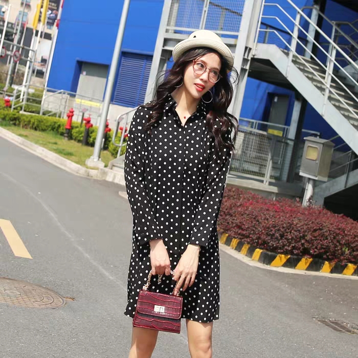 Đầm suông sơ mi chấm bi (Đen) dài tay cài cúc có thể mặc kiểu sơ mi dáng dài - chất liệu vải lụa đơn giản tôn dáng Black Dress D027