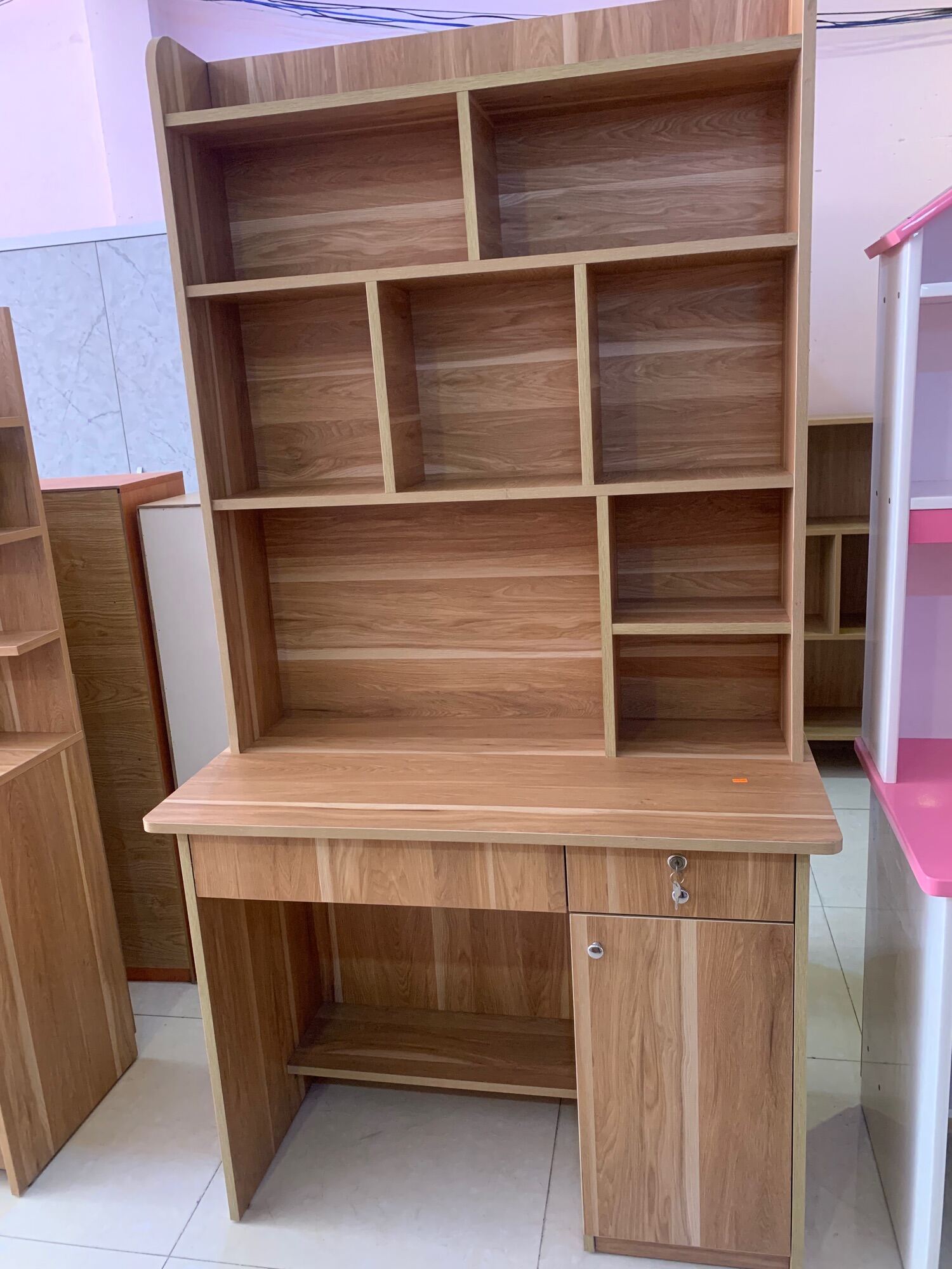 Bàn học sinh .