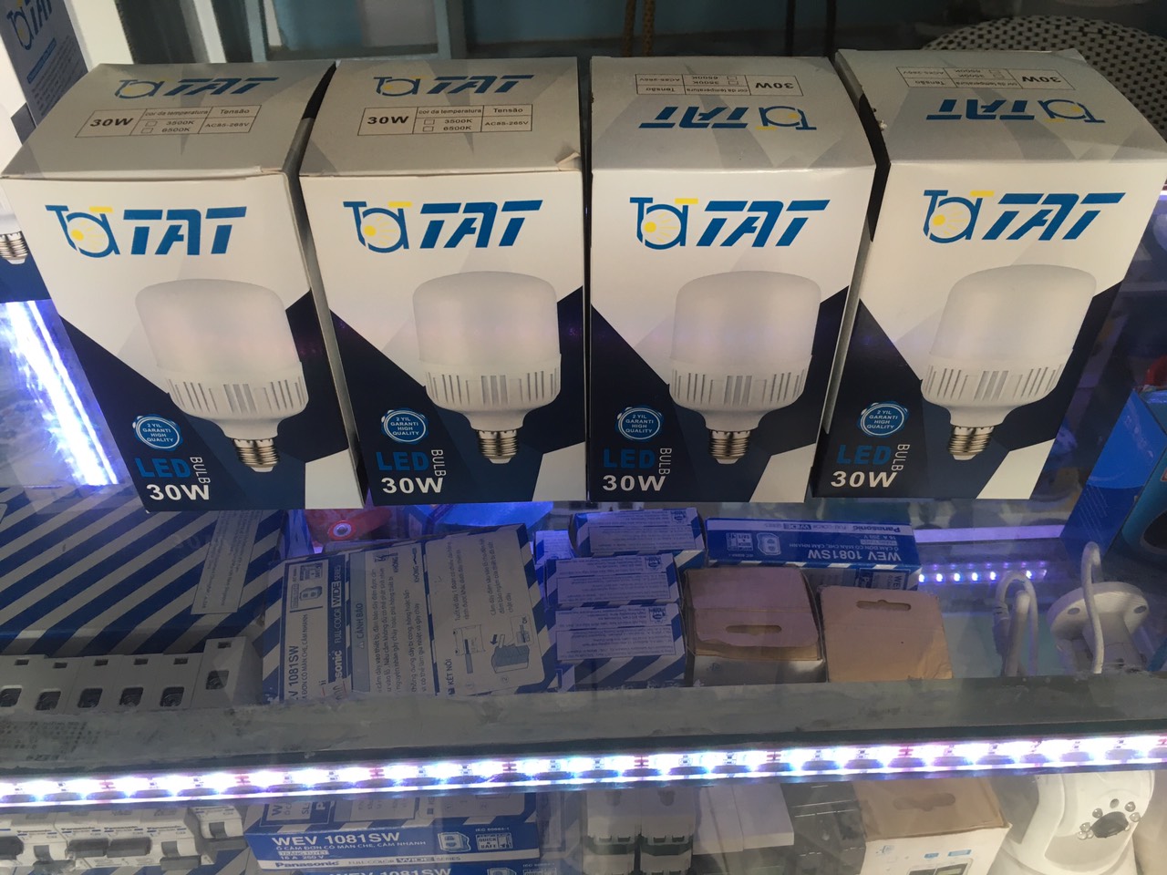 Combo 4 đèn led bulb 30 w siêu sáng đủ công suất loại tốt bảo hành 2 năm