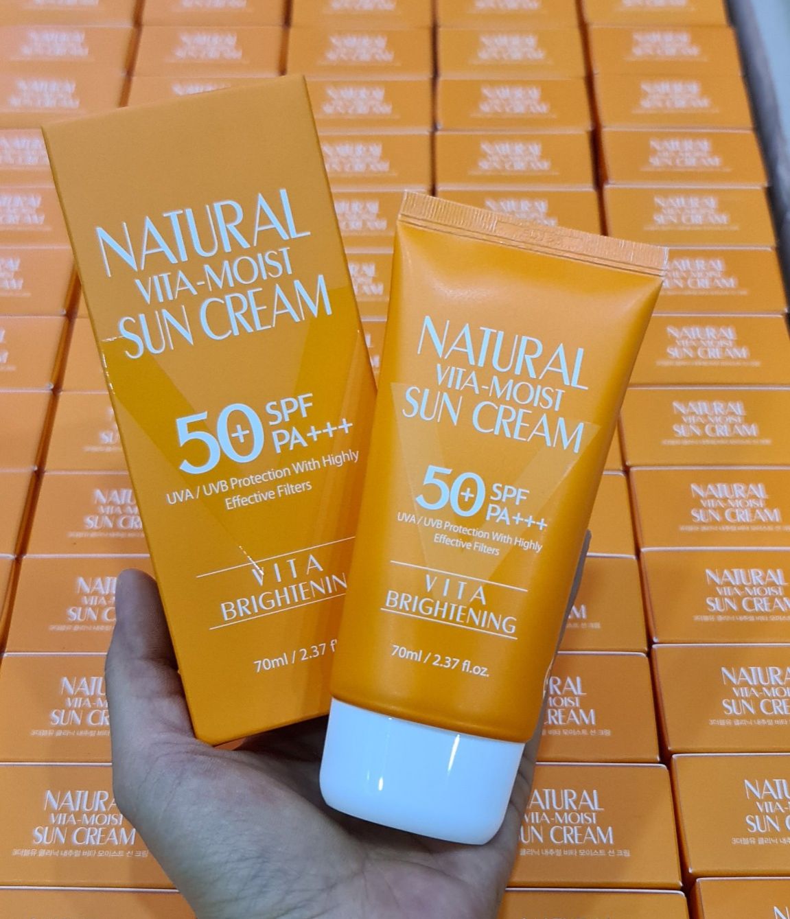 KEM CHỐNG NẮNG DƯỠNG ẨM 3W CLINIC NATURAL VITA-MOIST SUN CREAM SPF50+ PA++++ 70ML